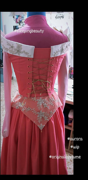 Aurora sleeping beauty cosplay Original version