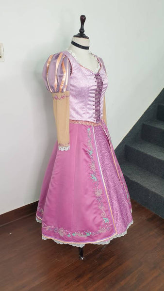 Rapunzel cosplay costume