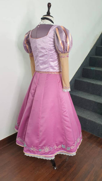 Rapunzel cosplay costume