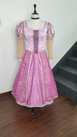 Rapunzel cosplay costume