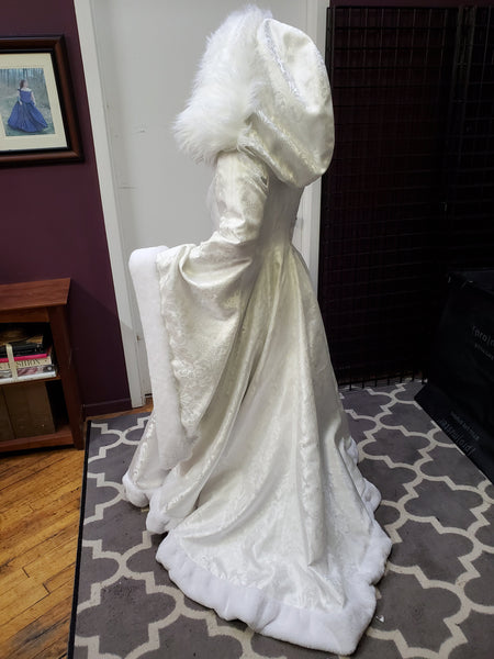 Cosplay Game of Thrones Costume Custom to Order Viking Queen Wedding Dress with Sleeves Unique Faux Fur Trimmed Coat Gown Sansa Stark