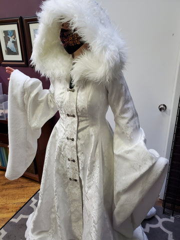 Cosplay Game of Thrones Costume Custom to Order Viking Queen Wedding Dress with Sleeves Unique Faux Fur Trimmed Coat Gown Sansa Stark